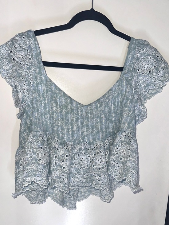 American Eagle Outfitters Tops - American Eagle Lace-Trim Floral Crop